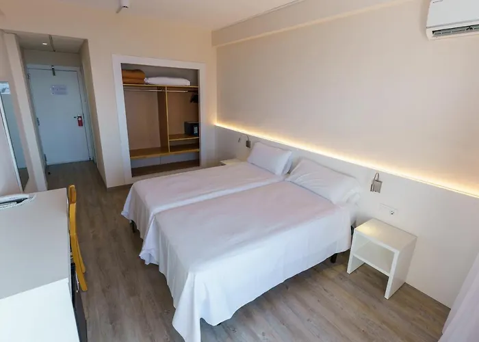 Checkin Catalonia מלון 3*